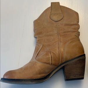 WOMENS GORGEOUS BOOT.